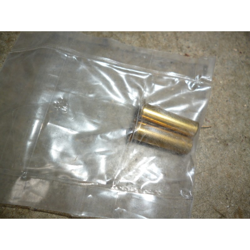  2 Entretoises du cache bagage a  partir79
