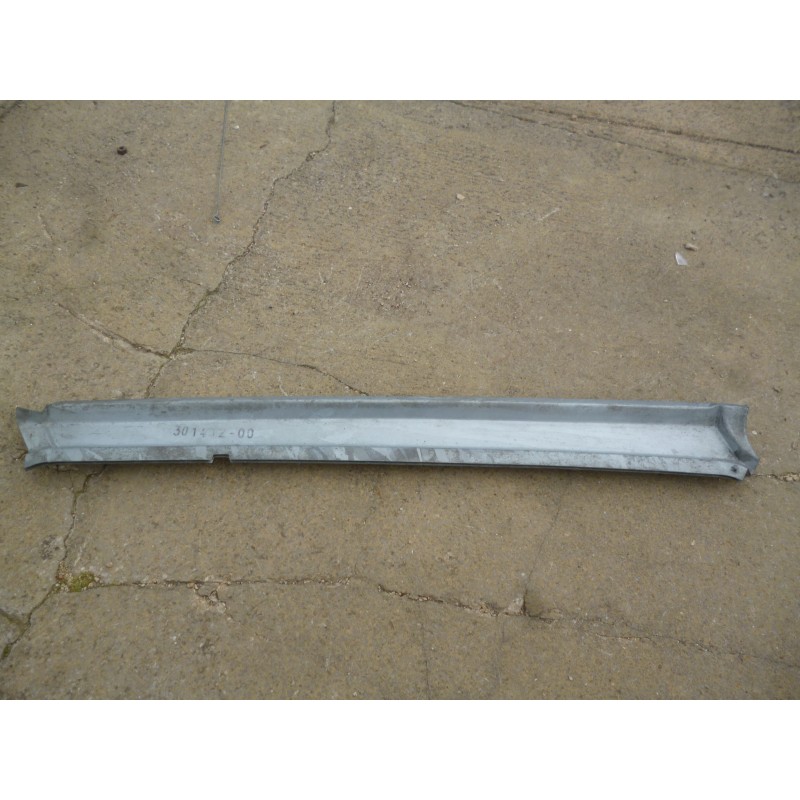 renfort droit ext baie de pare brise série  1