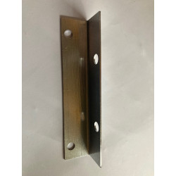 Grande équerre pare boue  Avant droit ou gauche inférieur 530