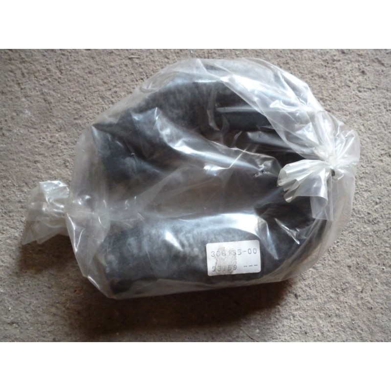 Durite a coté du bouchon de remplissage pour 1 carburateurs