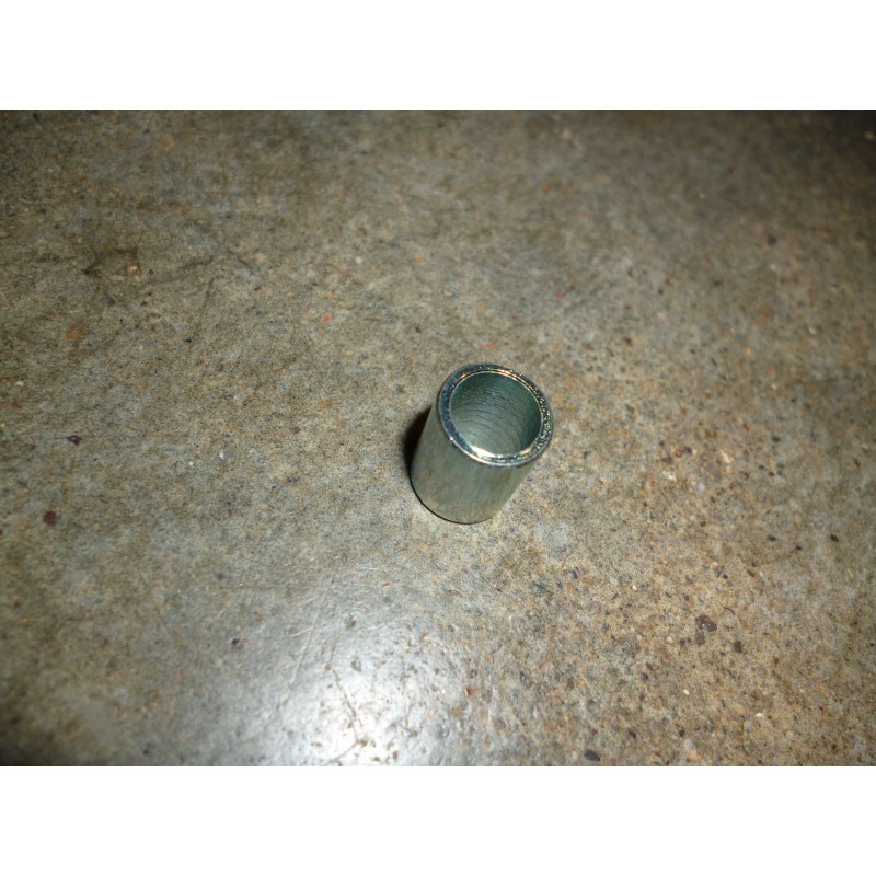 2 entretoises patte d'échappement 