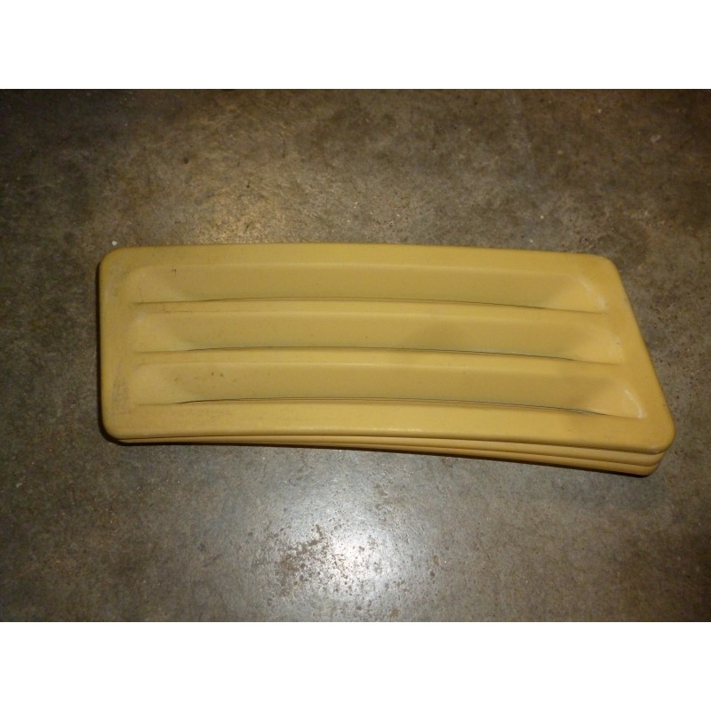 Grille aération capot av droit série 2