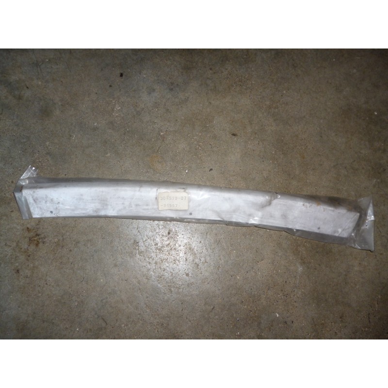 Enjoliveur custode gauche 77 Courrege